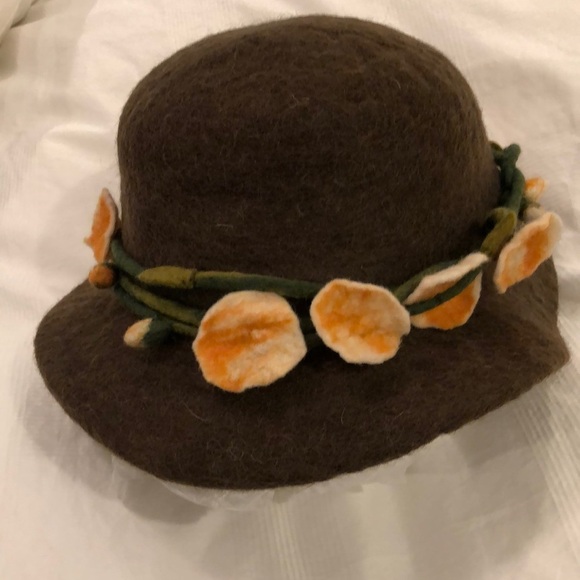 FLORAL FELT HAT in Brown NWT - Picture 1 of 6